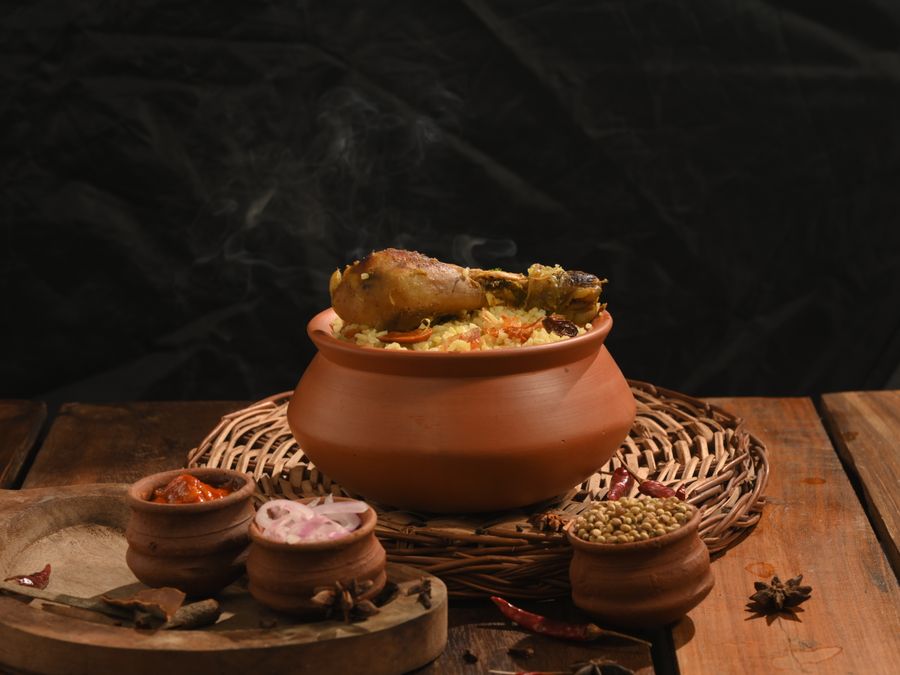 Hyderabadi Chicken Biryani (Degh Wali)