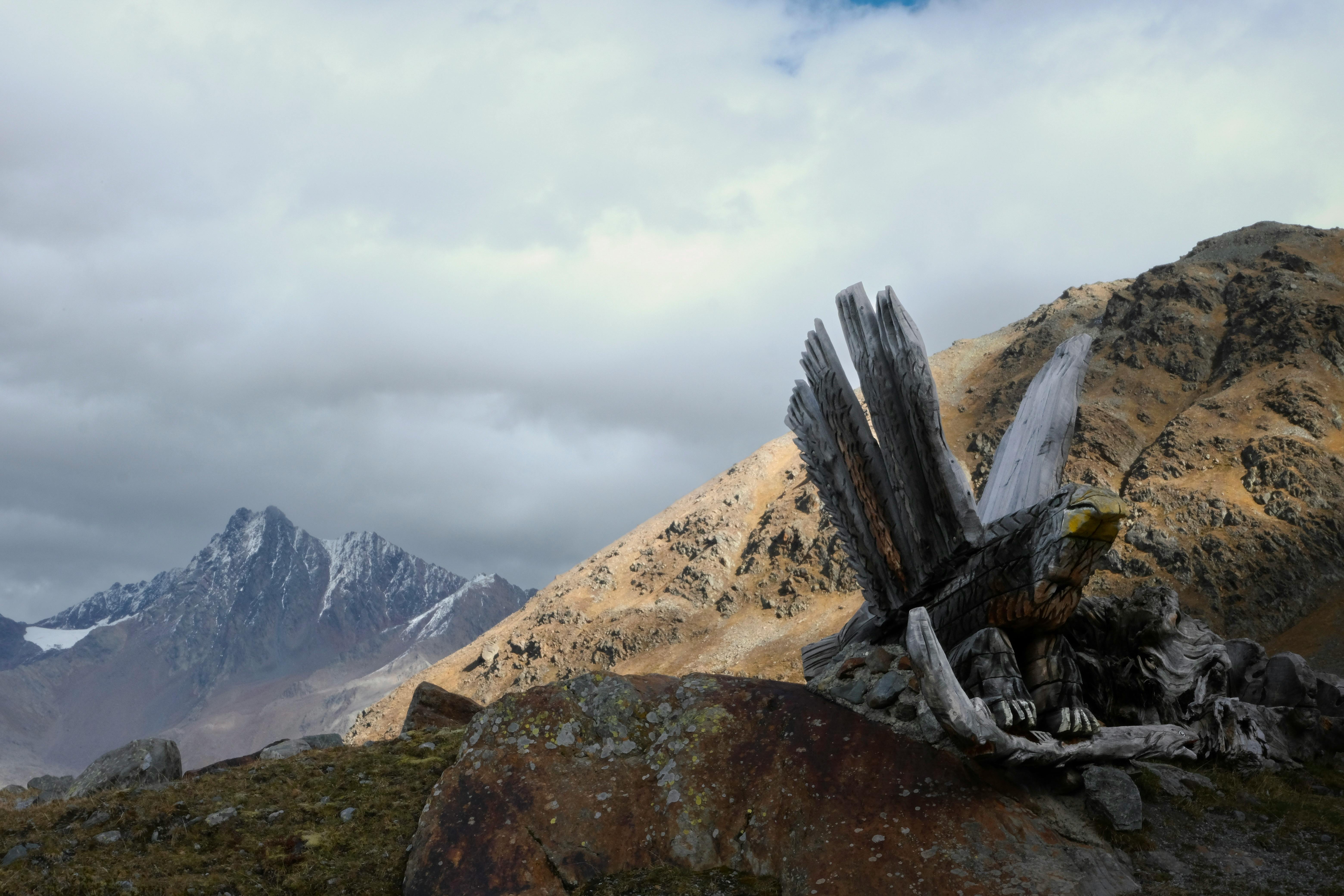 Exploring Sculptural Painting Techniques for Unique Artistic Creations