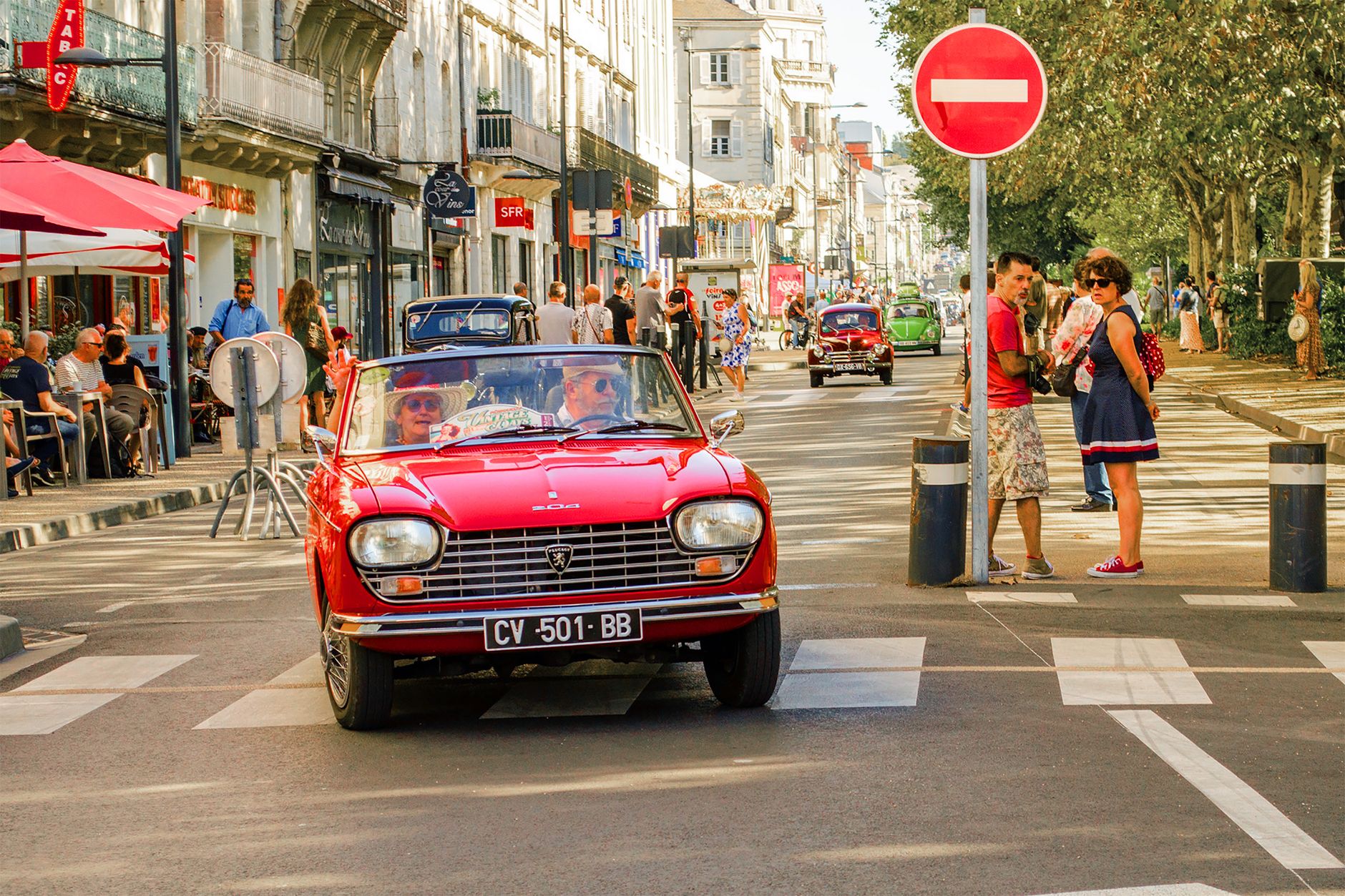 Tourisme de seconde main : organiser un week-end 100 % bonnes affaires (transport, logement, activités) en 2026 - illustration