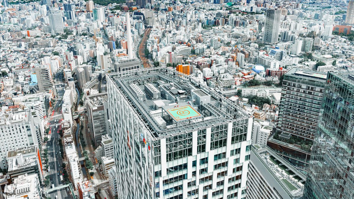 東京の高層ビル街を上空から見た景色