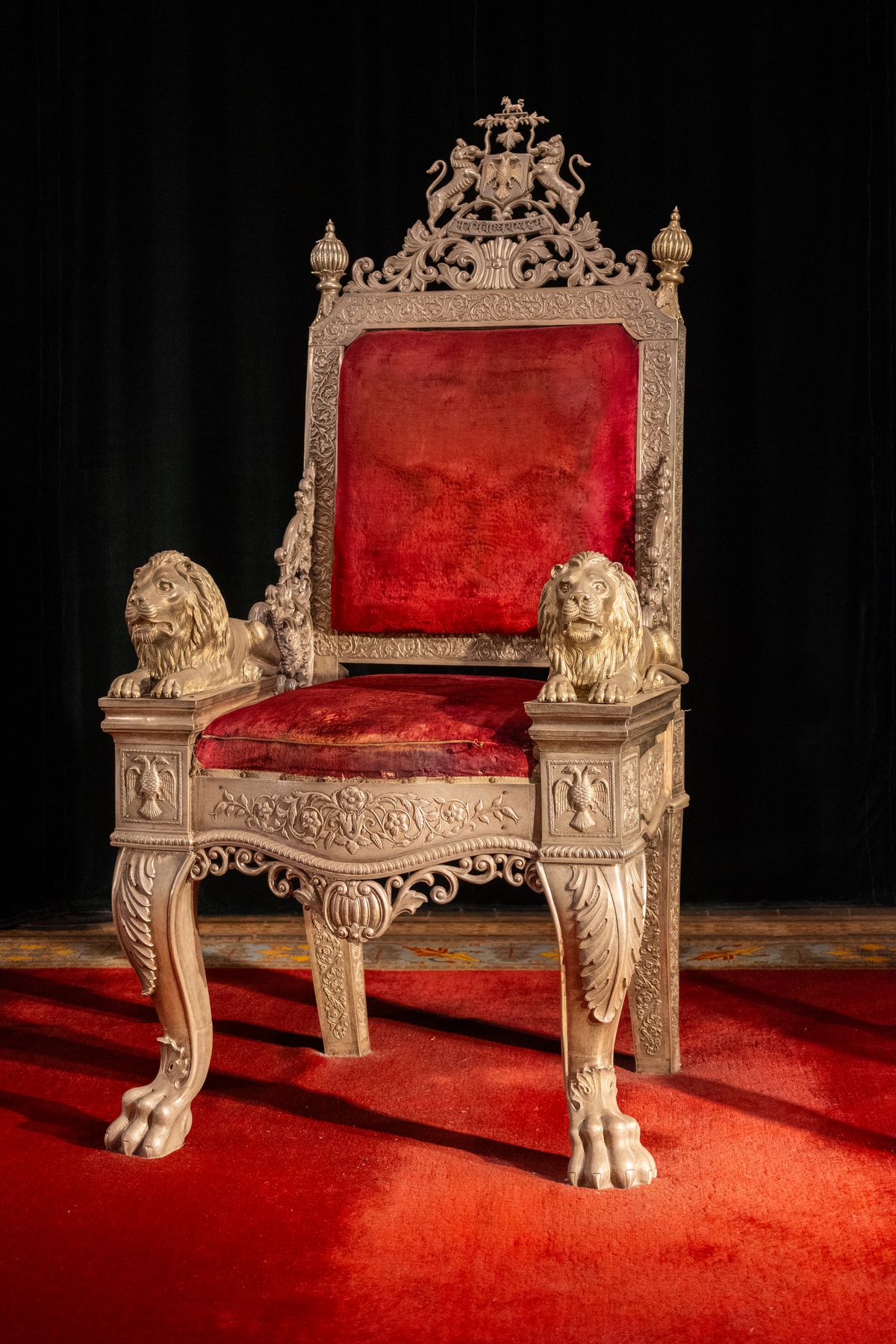 Grand Royal Armchair