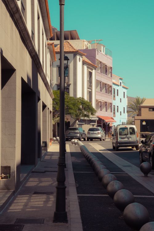 Free Vibrant street in Valle Gran Rey, showcasing architecture with a relaxed summer vibe. Stock Photo