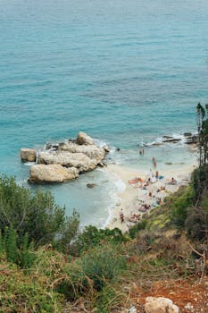 希腊扎金索斯的海滩，其令人惊叹的美丽鸟瞰图展示了清澈蔚蓝的海水