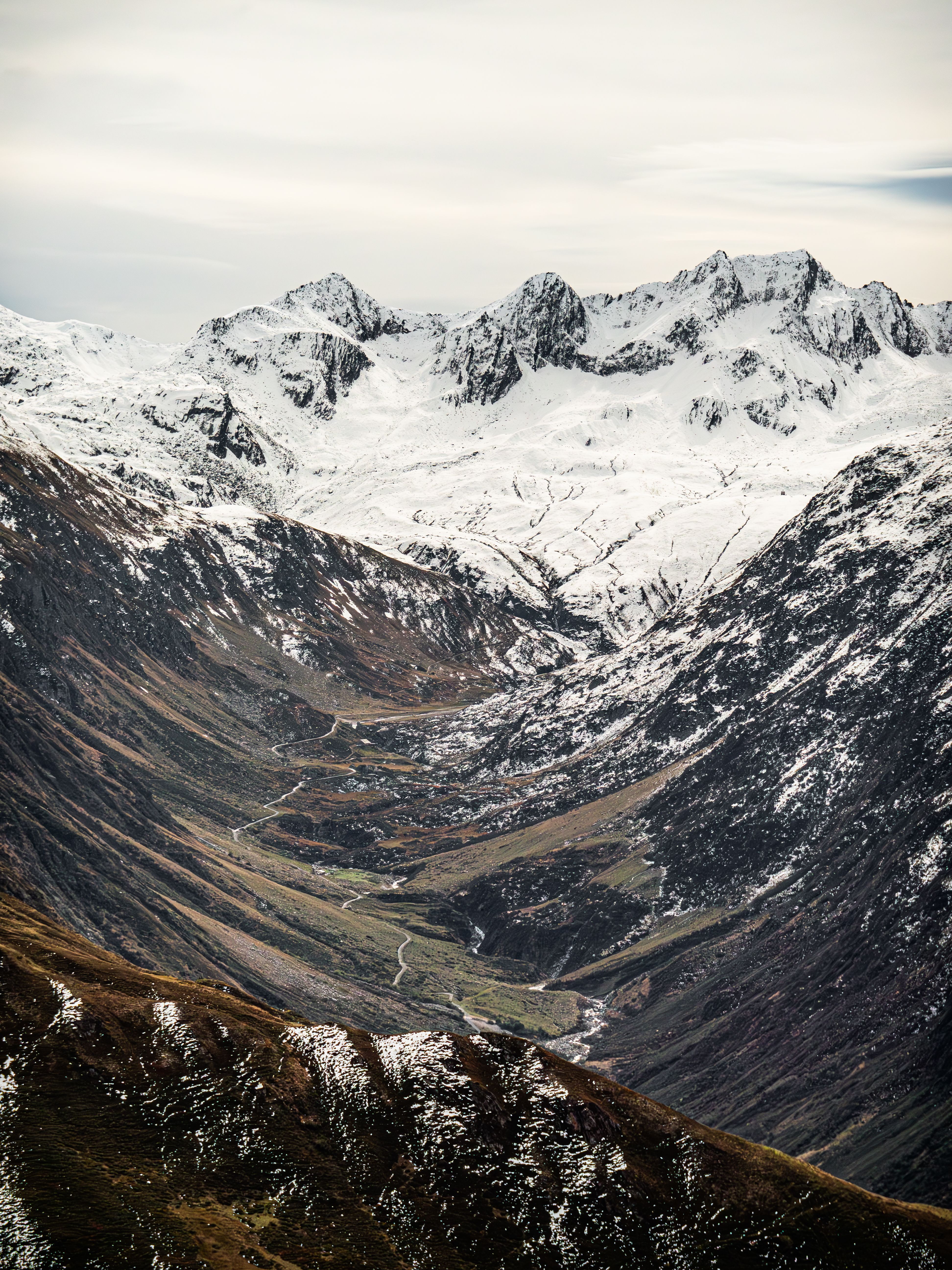 Scenic Snow-Capped Mountains in Uri, Switzerland · Free Stock Photo