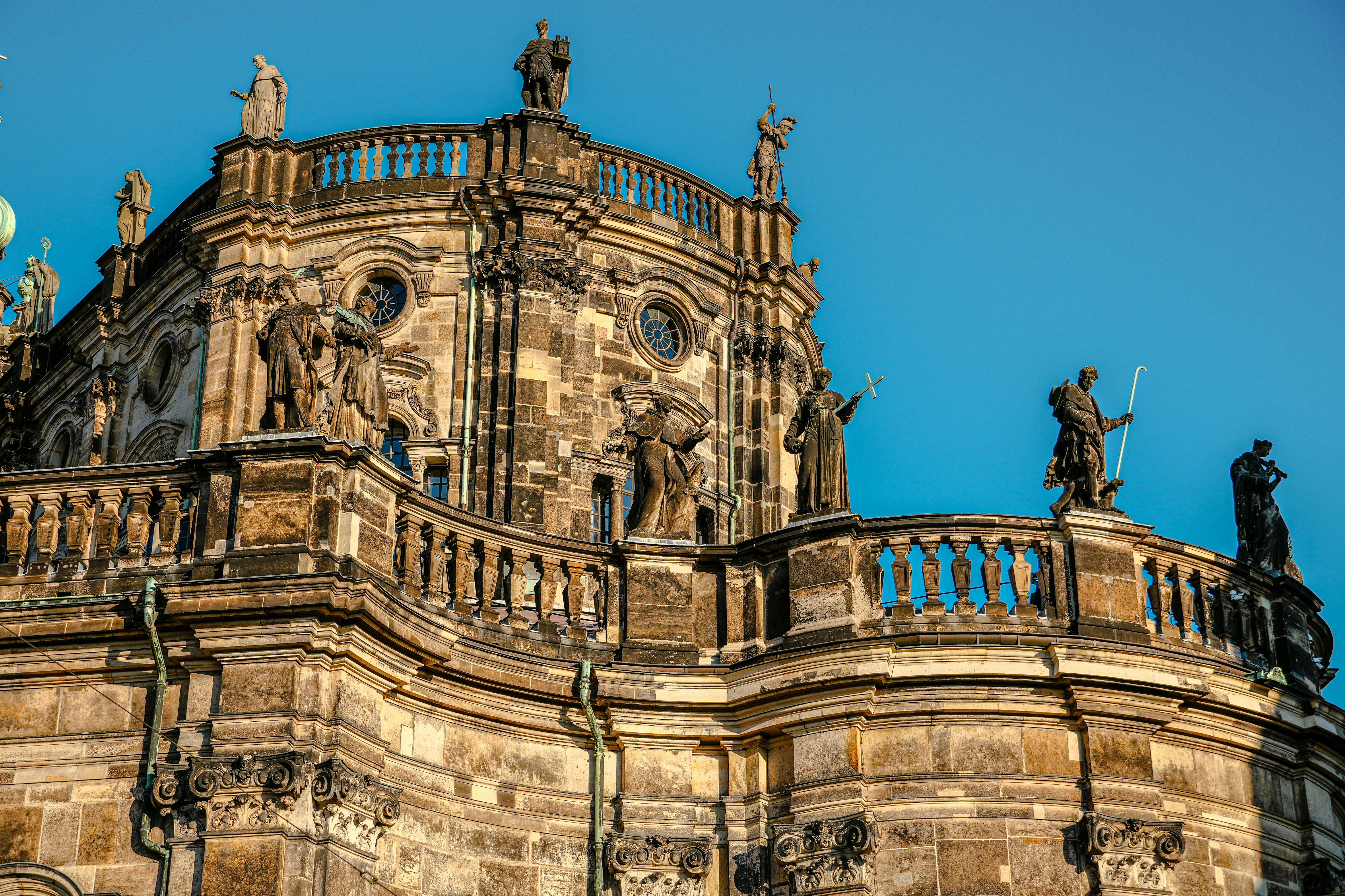 Mind Blowing Sculptures That Defy Gravity