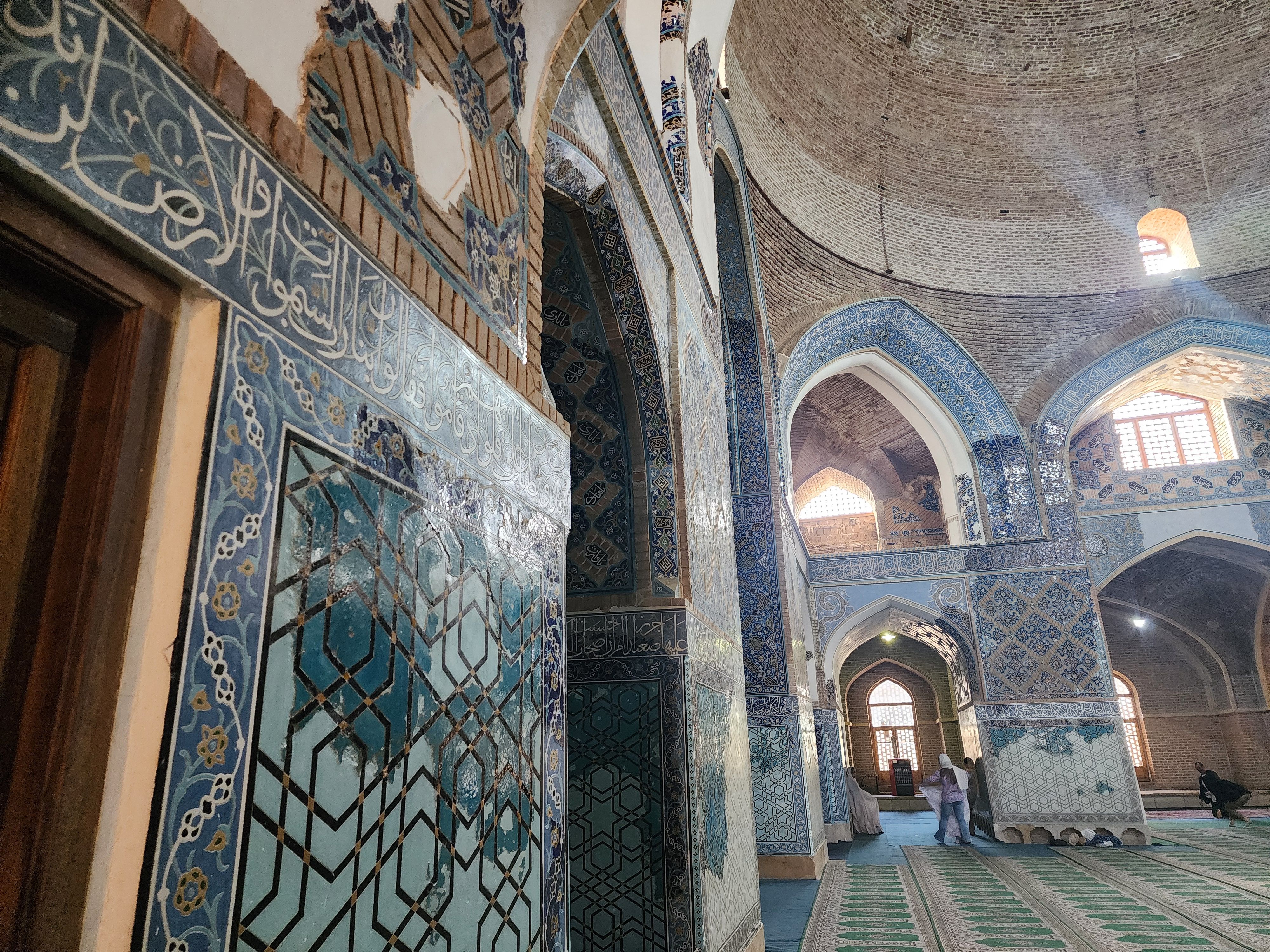 Intricate Interior of Historic Mosque · Free Stock Photo