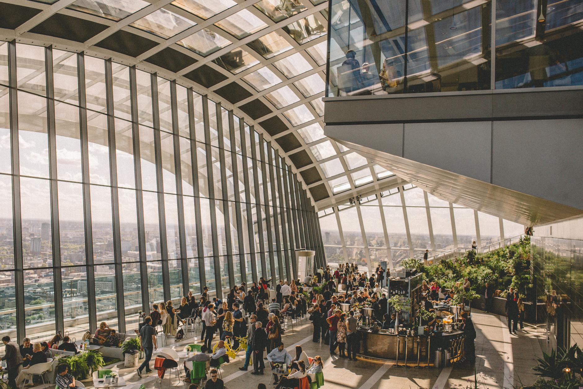 Pengertian pasar modal secara umum adalah suatu sistem keuangan yang terorganisasi termasuk didalamnya adalah bank bank komersial dan semua lembaga Pengertian pasar modal secara umum adalah suatu sistem keuangan yang terorganisasi termasuk didalamnya adalah bank bank komersial dan semua lembaga