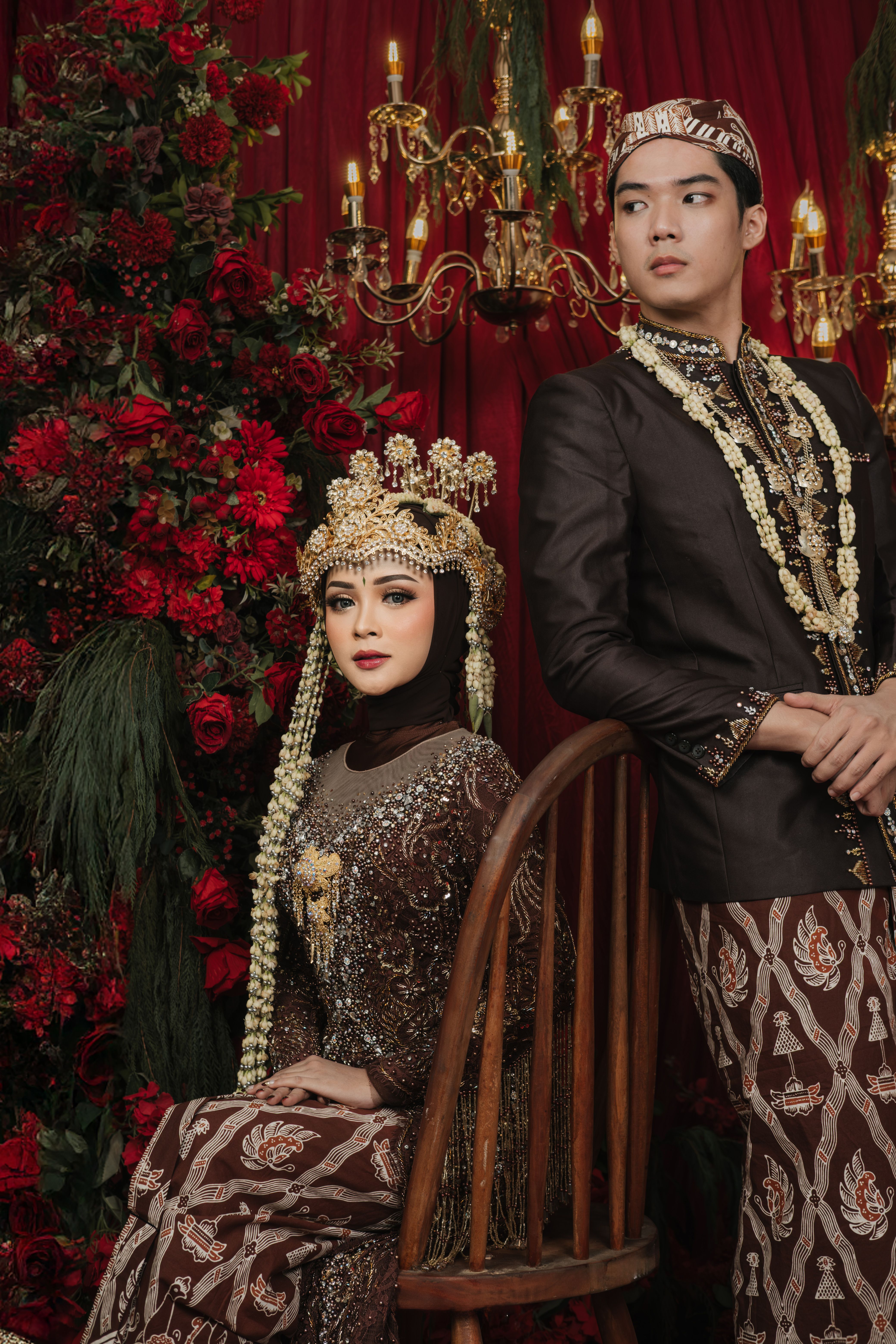 Elegant Javanese Wedding Portrait in Traditional Attire