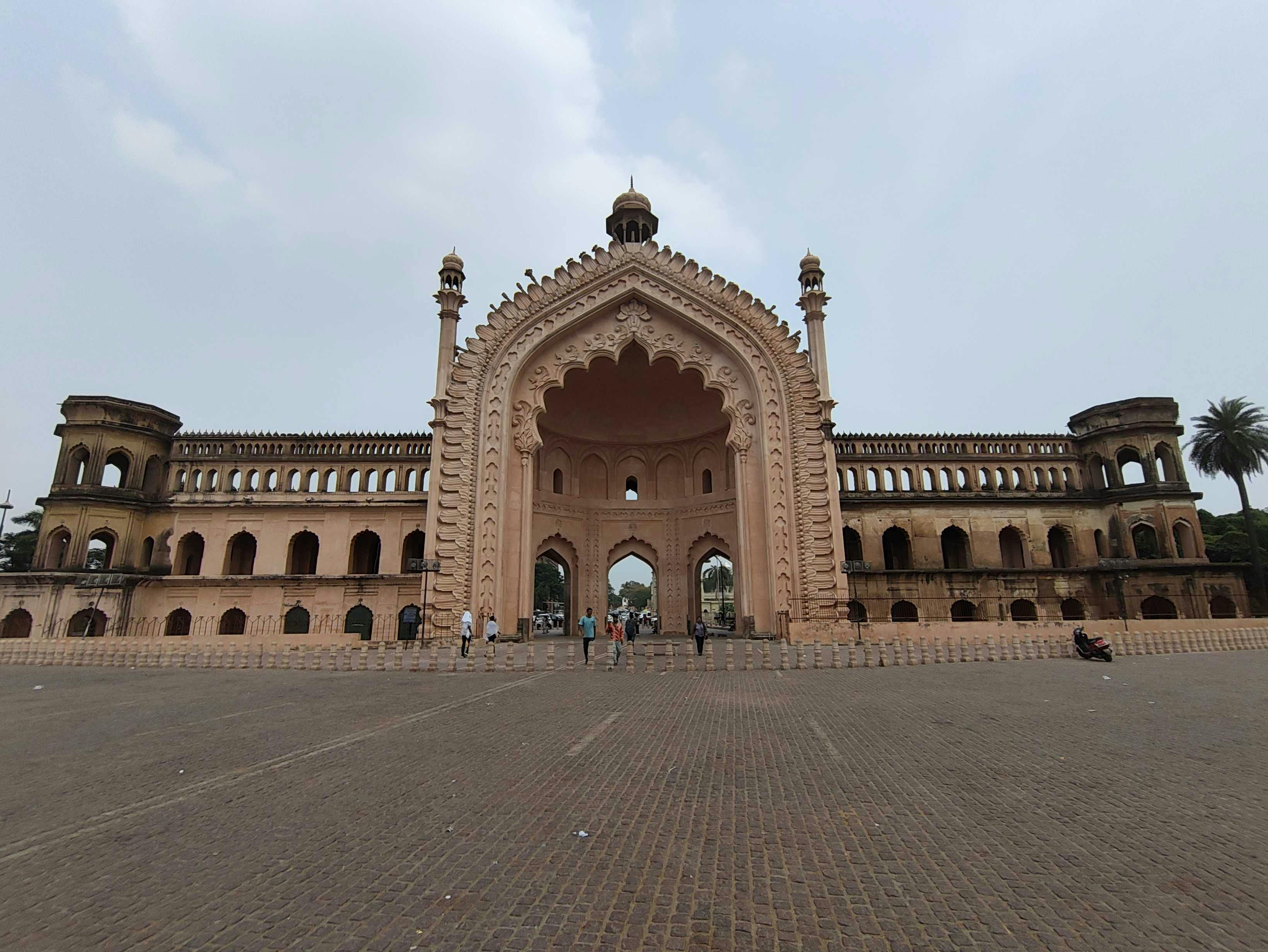 Free Majestic view of the Bara Imambara in Lucknow showcasing its intricate Mughal architecture. Stock Photo