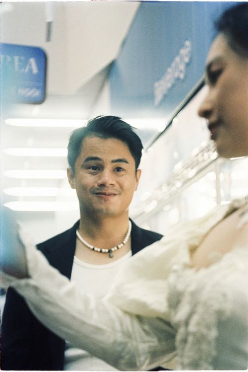 Free Smiling man and woman shopping in a well-lit supermarket aisle. Stock Photo