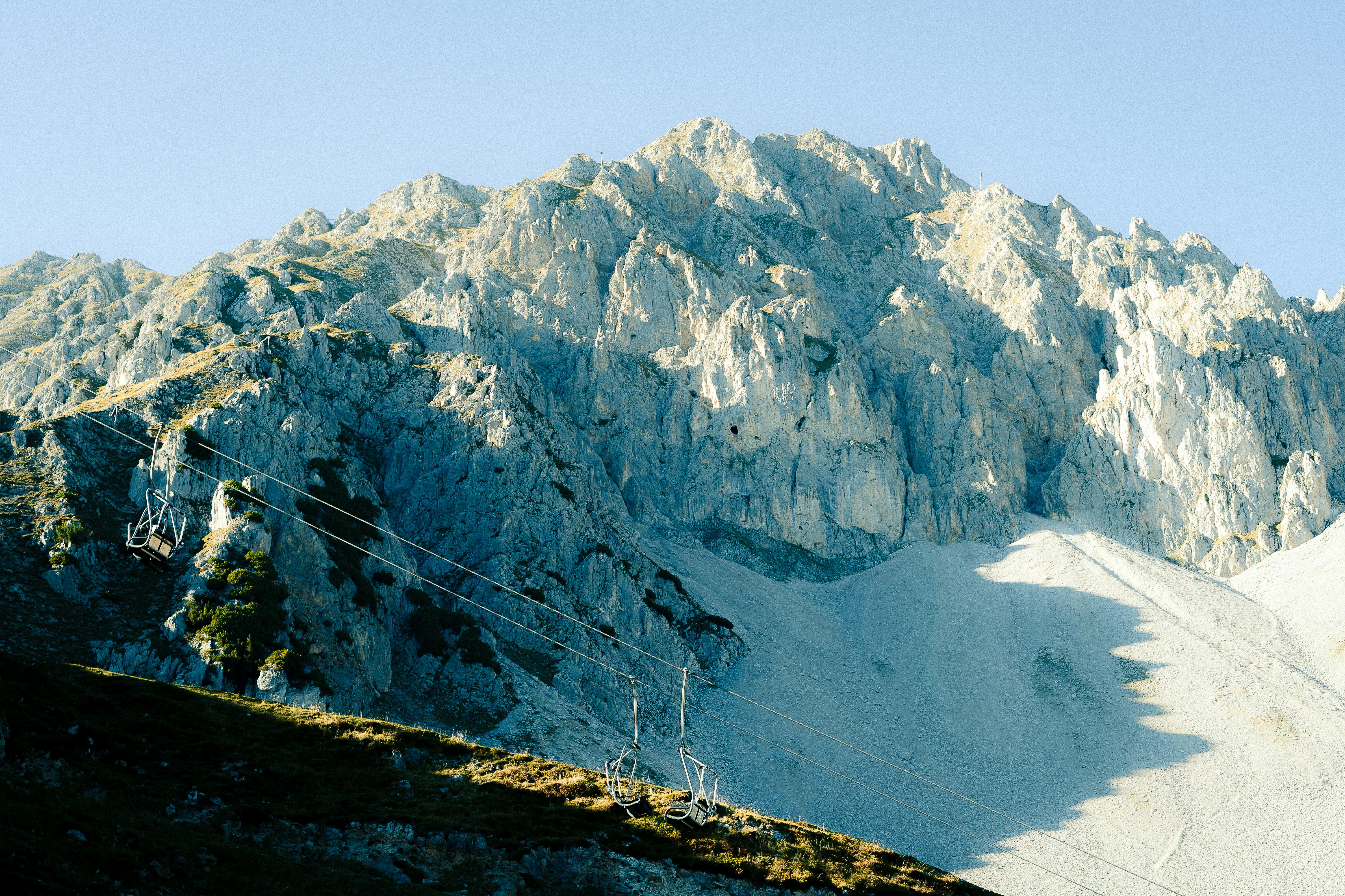 在奥地利因斯布鲁克，诺德米尔山脉的壮丽景色可以通过缆车欣赏