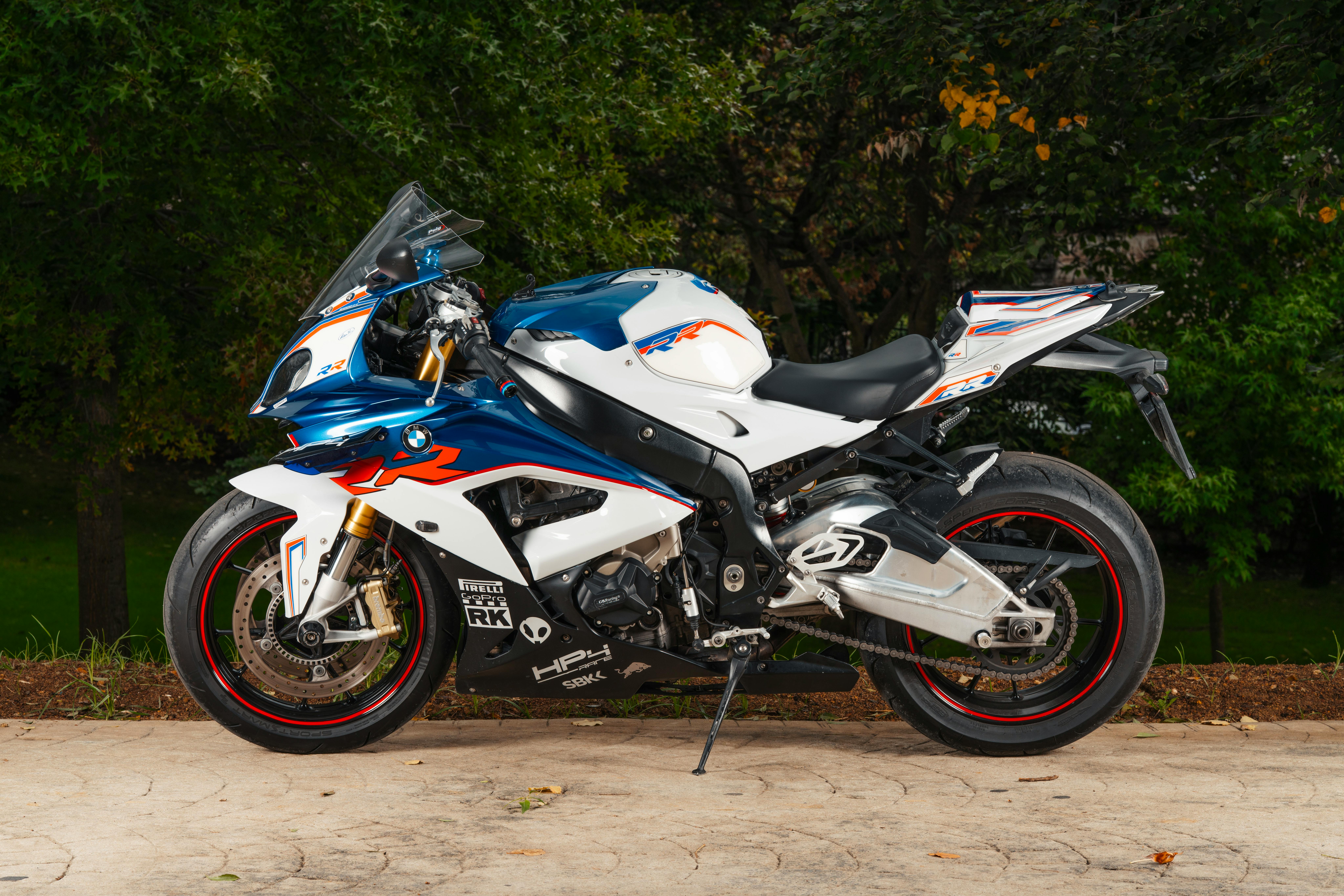 Jaw-Dropping Illusionists and Their Mind-Bending Street Shows