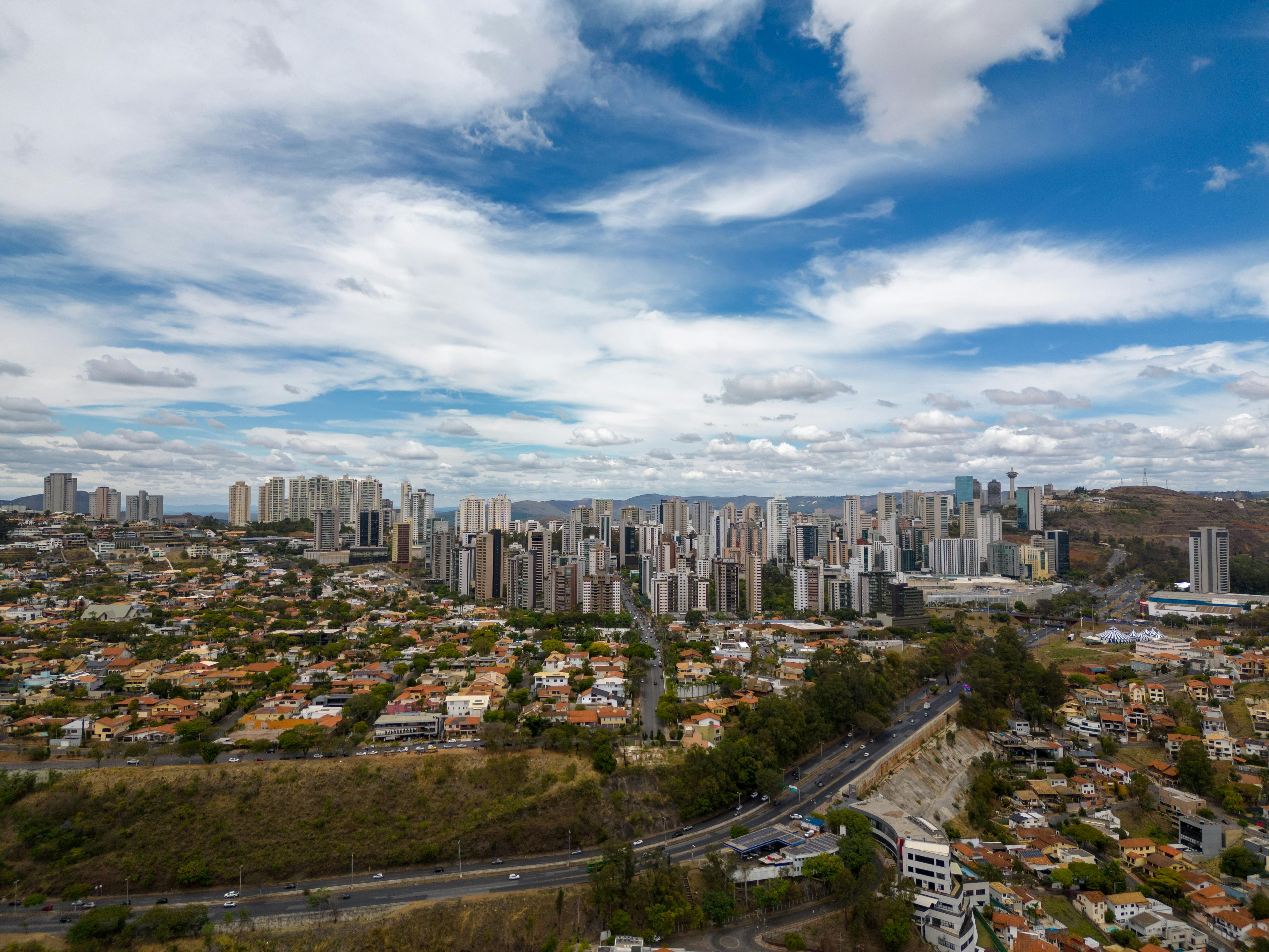 財經青紅燈｜台灣擴大兵役年齡至52歲，帶來哪些經濟影響？