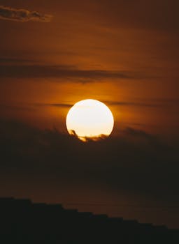 在厄瓜多尔的瓜亚基尔，日落时分，迷人的景色令人陶醉