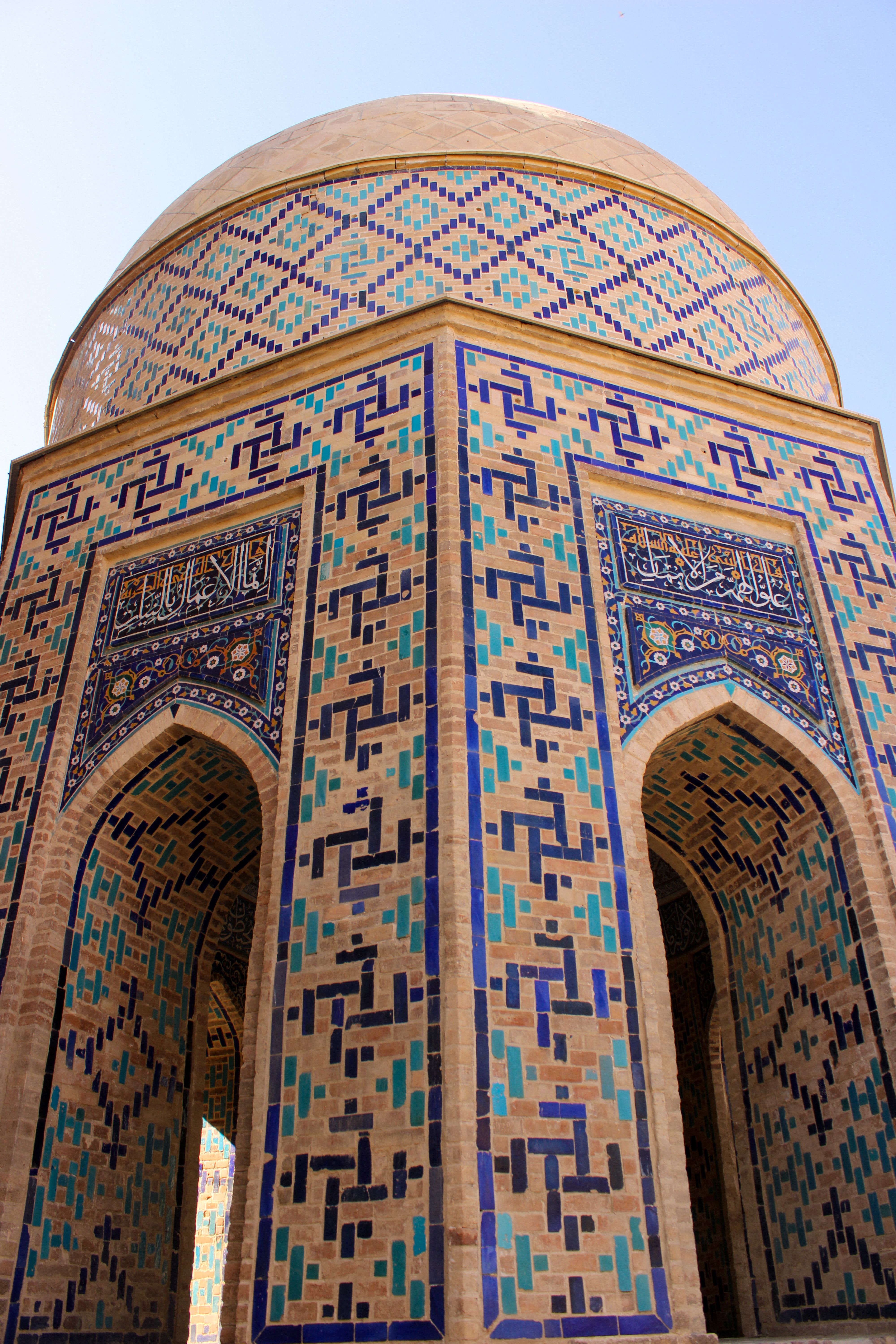 Colorful Islamic Architecture with Intricate Patterns · Free Stock Photo