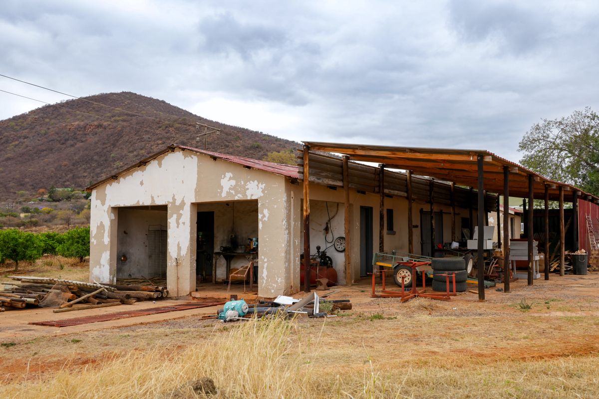 Rural farm workshop with outbuildings near East Kilbride
