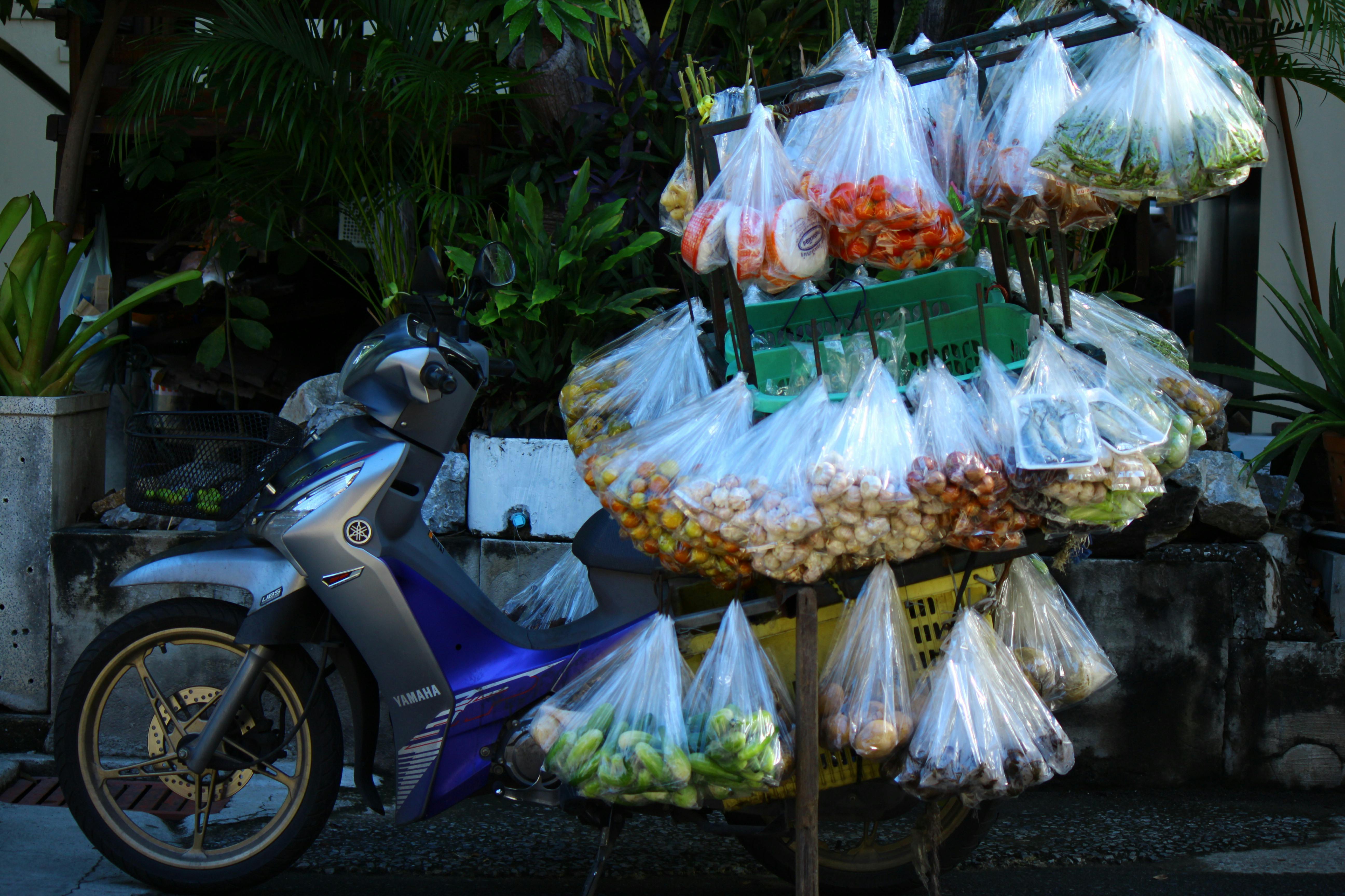 財經：現貨黃金價格大幅跳水，投資人應密切關注市場動態