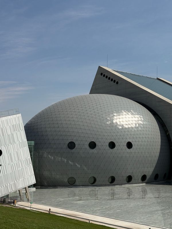 Modern Architectural Landmark with Unique Design · Free Stock Photo