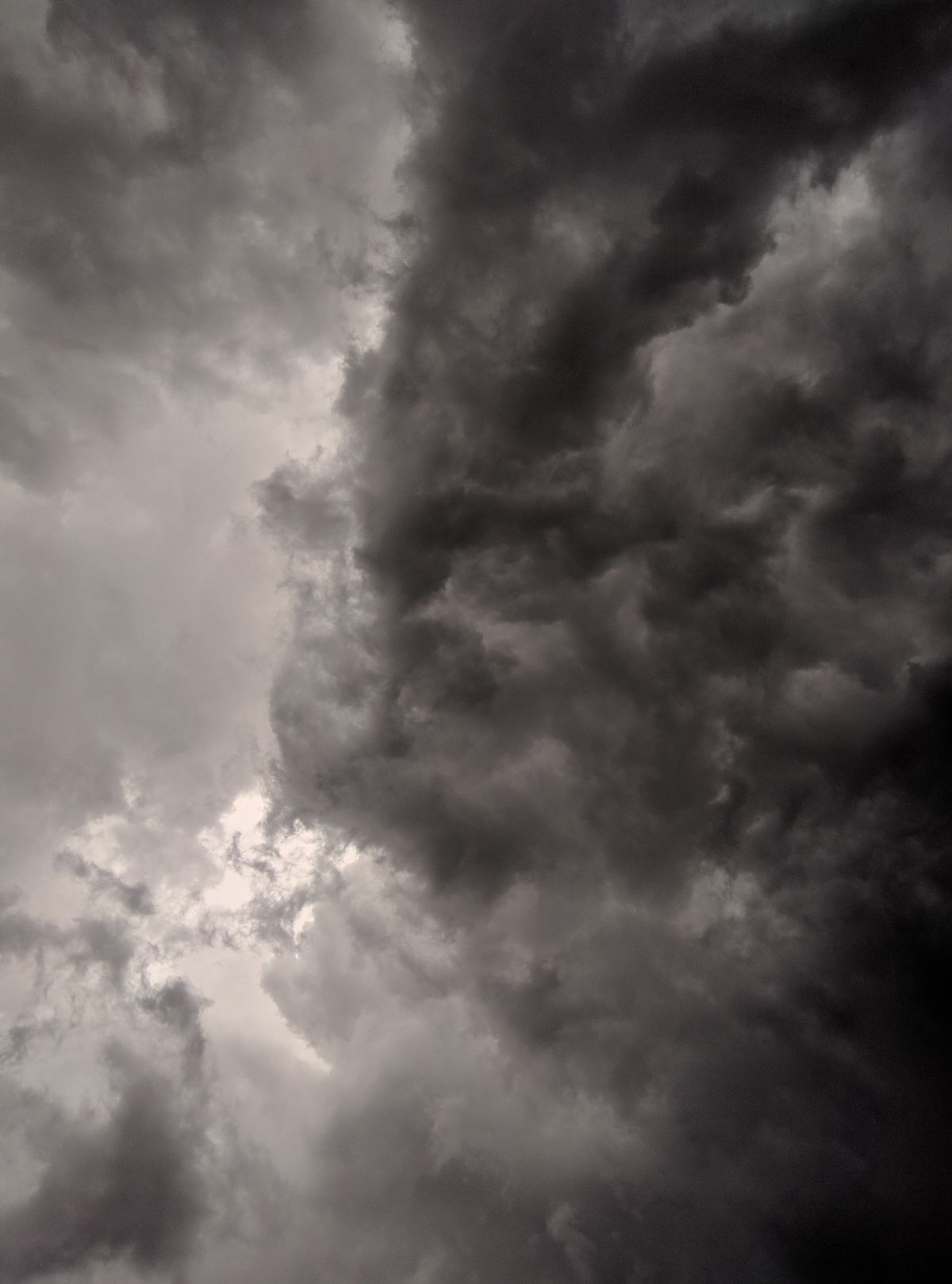 Dramatic Storm Clouds Overhead in TN · Free Stock Photo