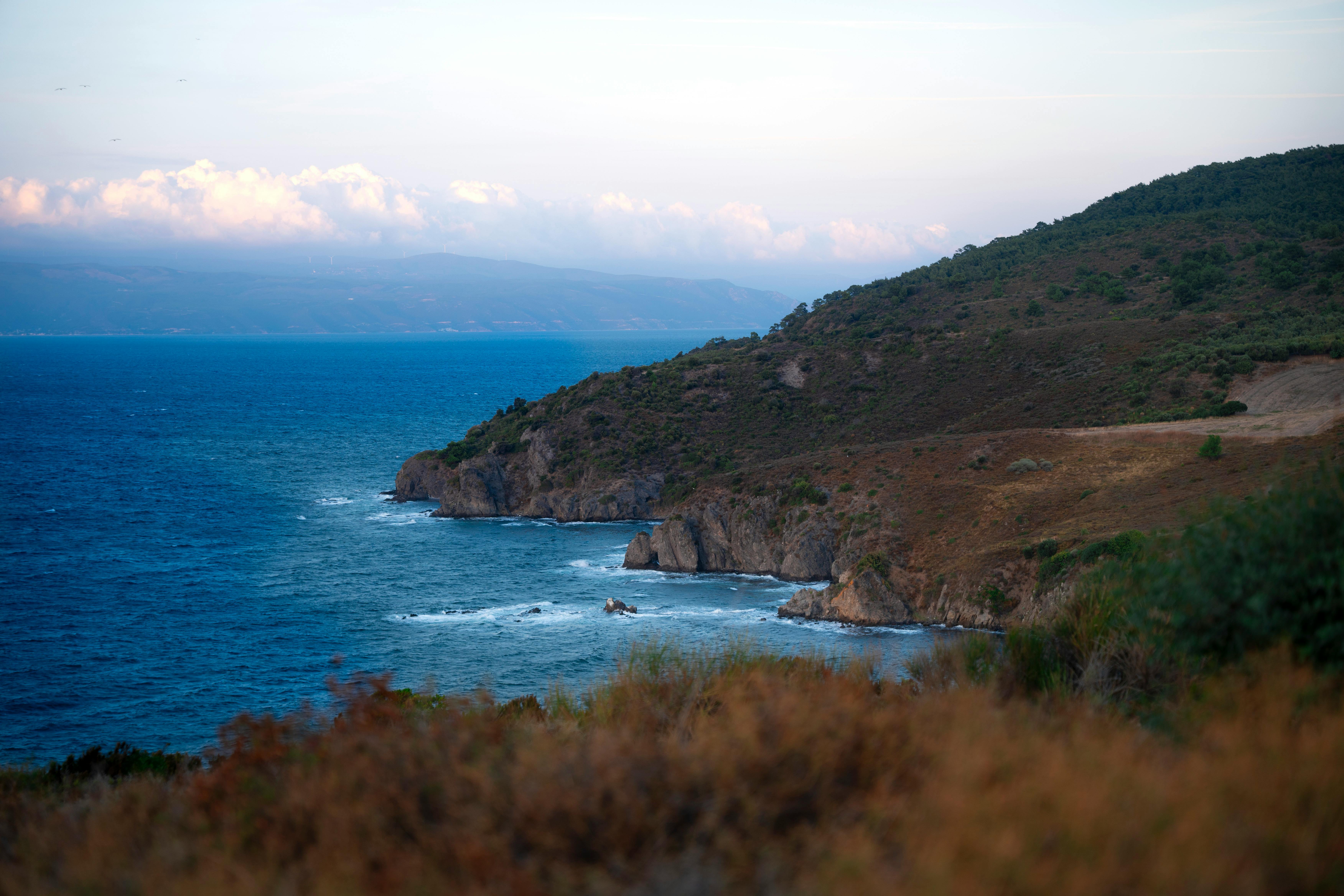 图尔基耶布尔萨拥有美丽的沿海景观，黄昏时分，悬崖和大海的景色尤为迷人