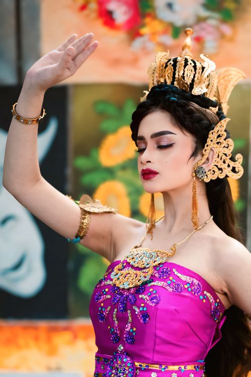 Free Elegant dancer in ornate Southeast Asian attire striking a graceful pose. Stock Photo
