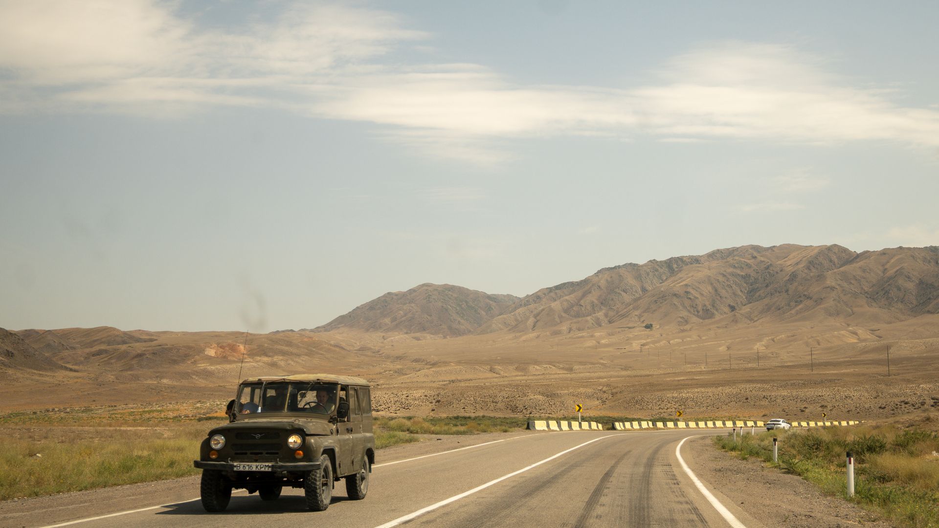 Road Trip to Charyn Canyon – Scenic Drive through the Almaty Mountains