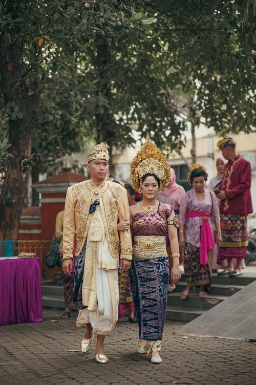 Free Bride and groom in traditional attire during an Indonesian wedding in Jakarta's cultural setting. Stock Photo