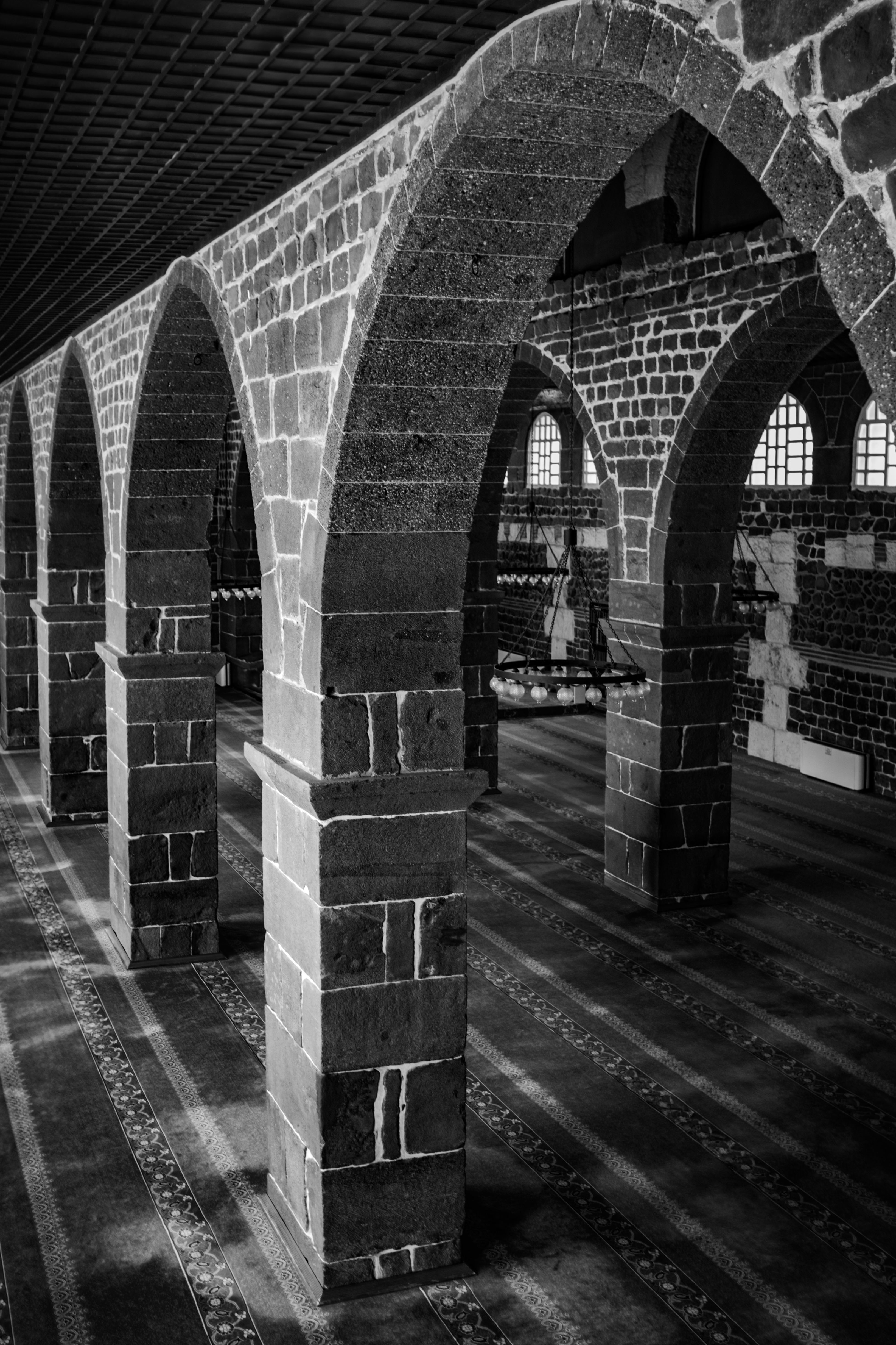 Black and White Gothic Arches in Historic Building · Free Stock Photo