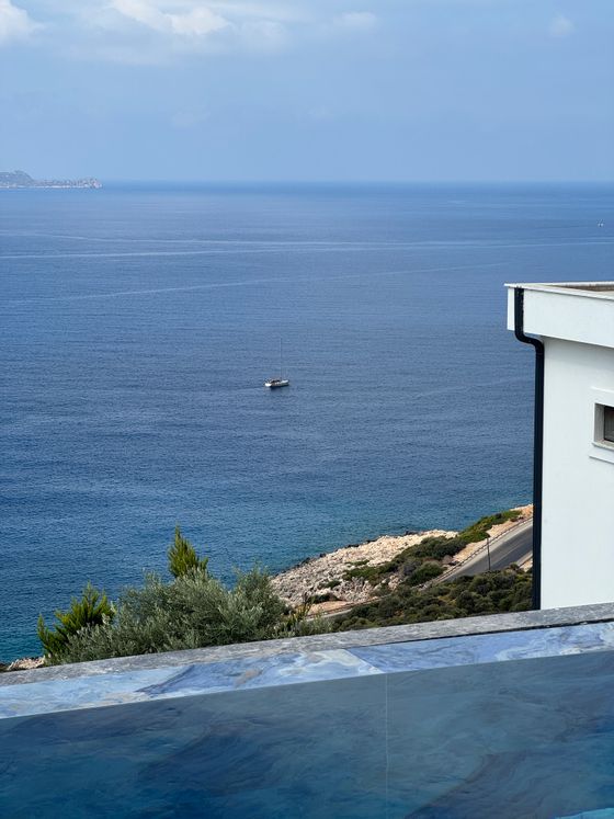 Sea view from a cliffside infinity pool — photo by lumverte on Pexels