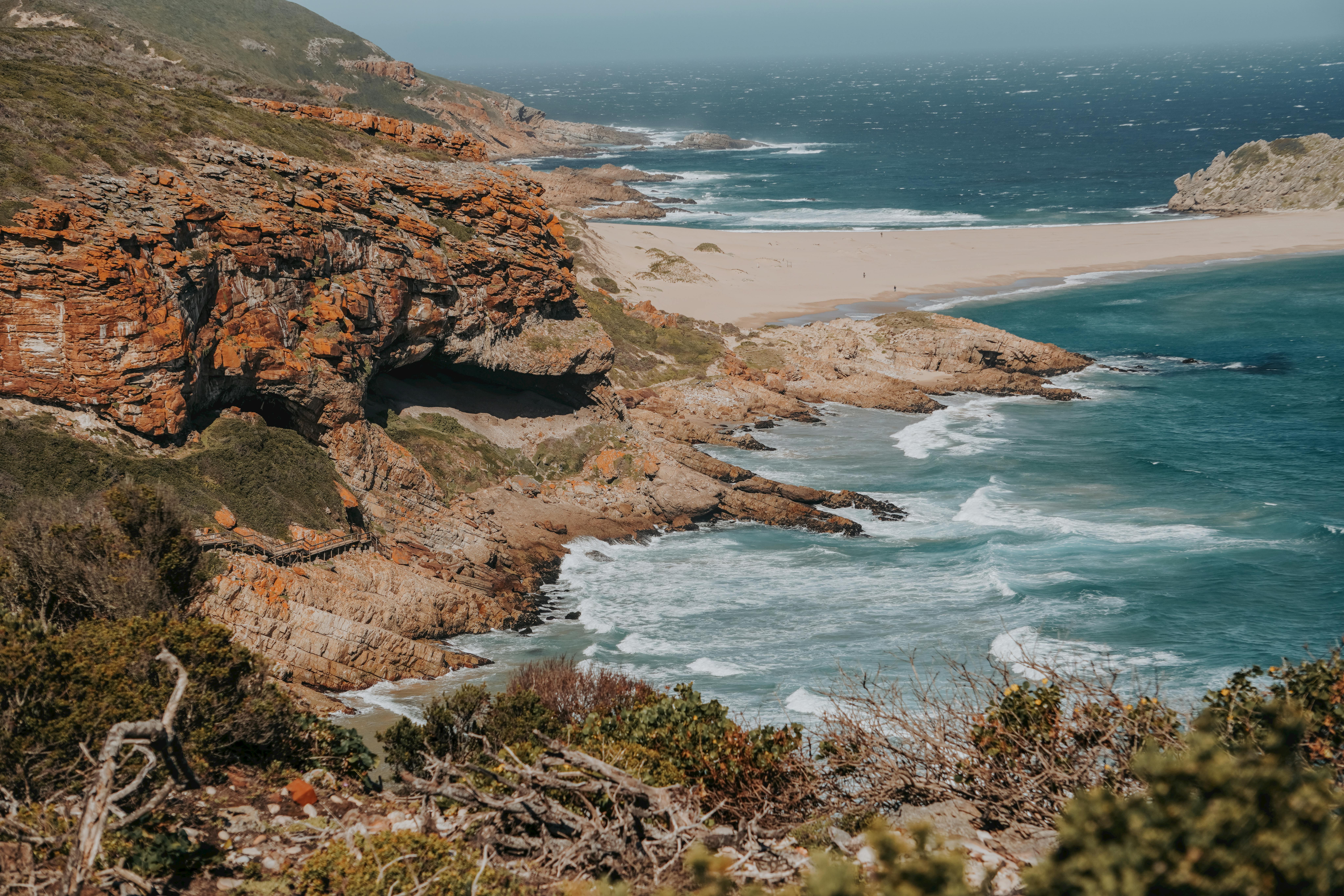 原句：
你是一名专业的文本编辑，擅长纠正由其他语言直译成中文时产生的不自然语序