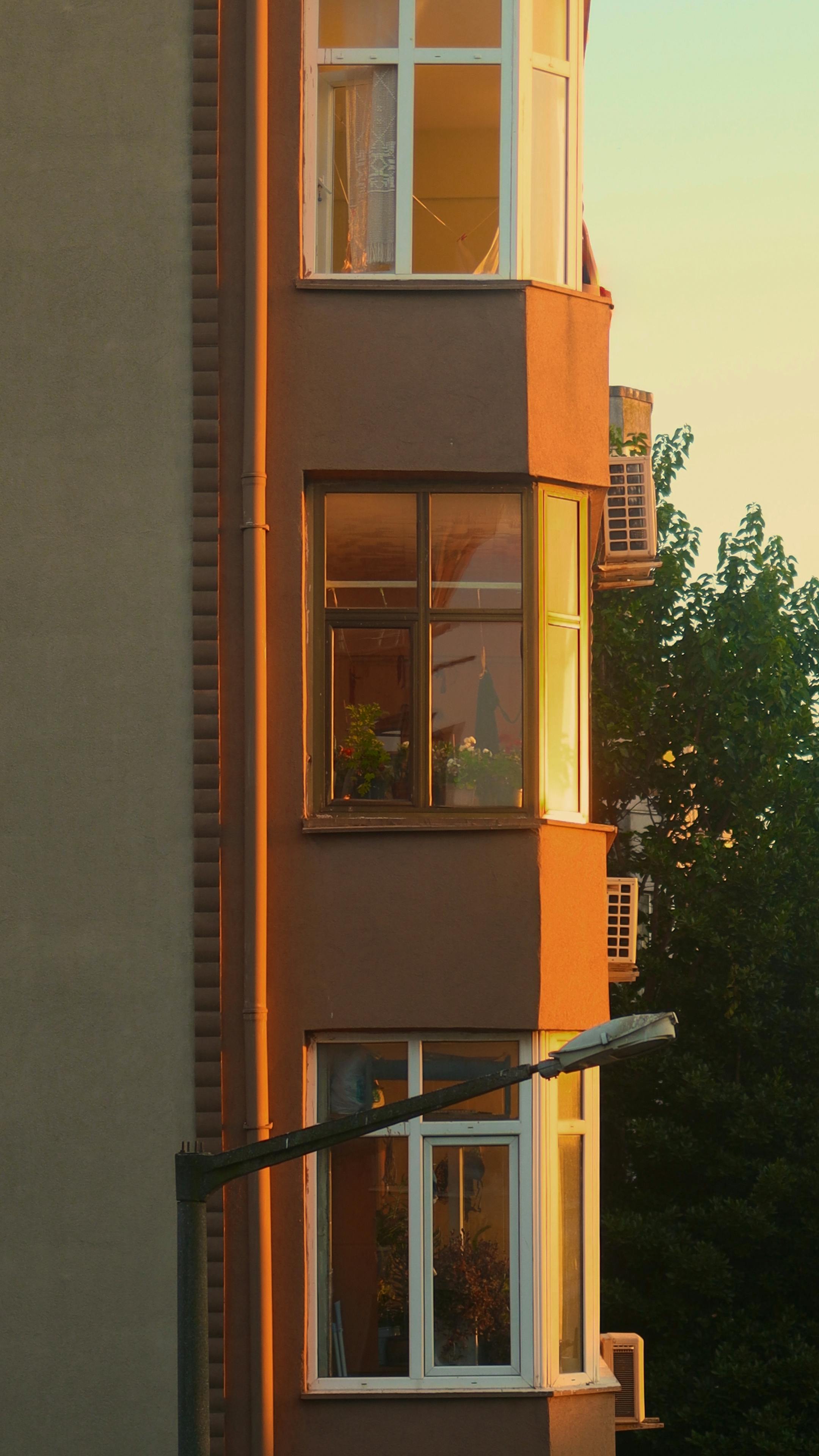 日落时，梦幻般的建筑在阳光的照射下显得格外迷人