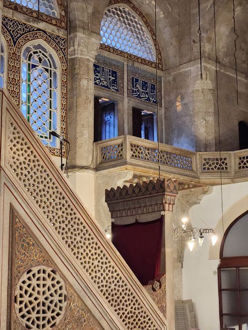 Free Detailed view of a historic mosque interior showcasing intricate Arabic calligraphy and architecture. Stock Photo
