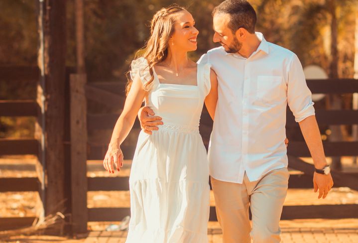 Online dating: starting a conversation on a niche platform