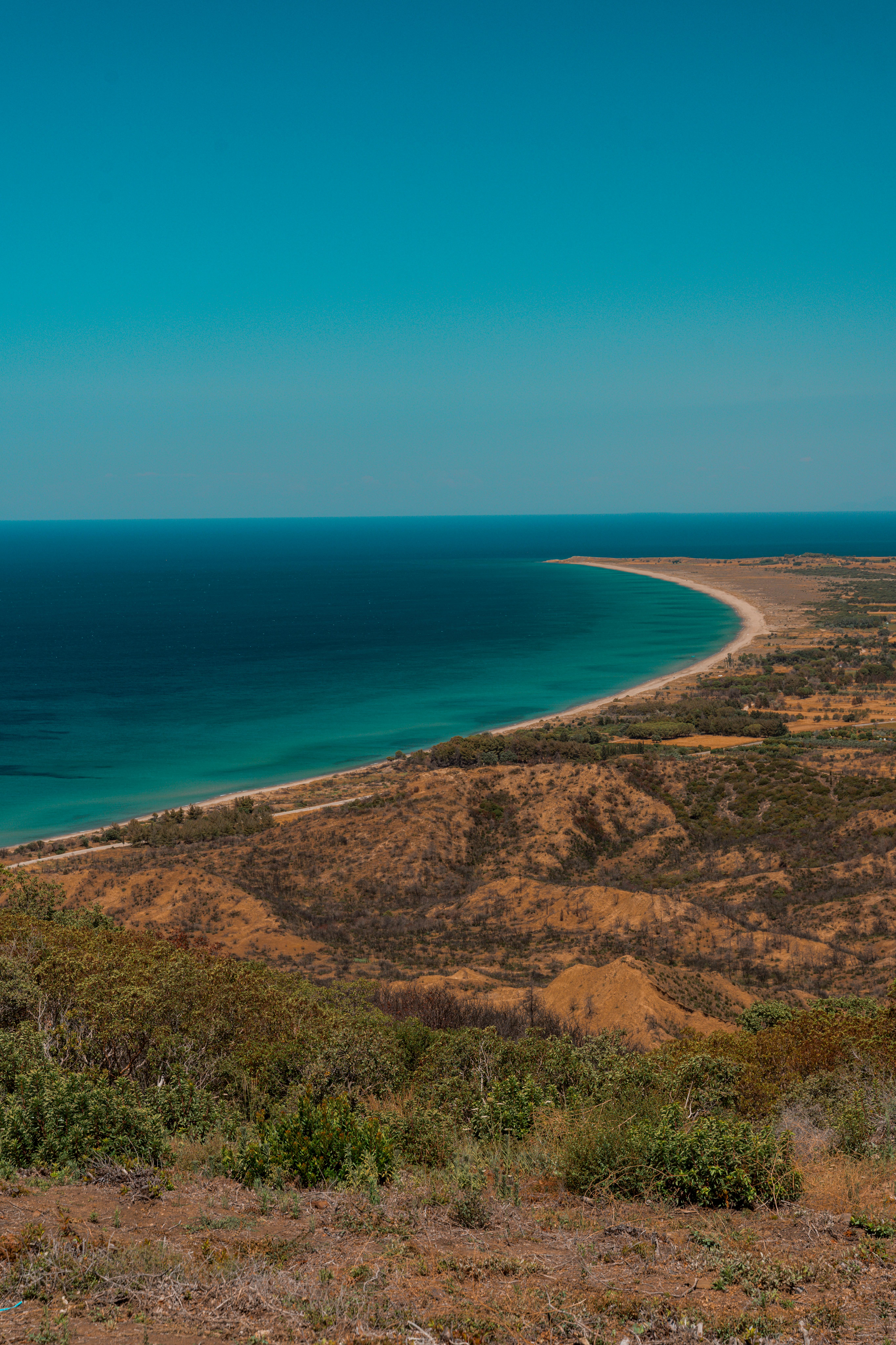 图尔基耶胡塔纳卡莱碧绿海岸令人惊叹的夏日景色，展现了宁静的自然和宁静