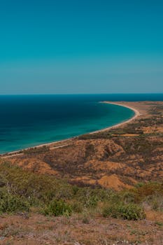图尔基耶胡塔纳卡莱碧绿海岸令人惊叹的夏日景色，展现了宁静的自然和宁静