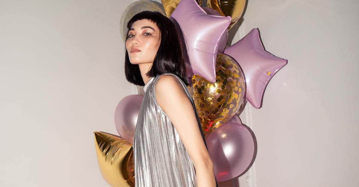 How to wear bangs with curly hair