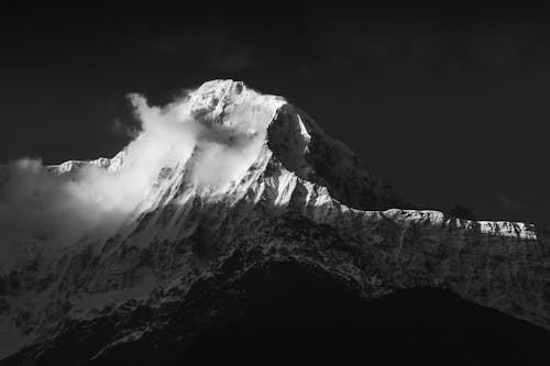 Fotobanka s bezplatnými fotkami na tému annapurna, čiernobiely, čierny a biely