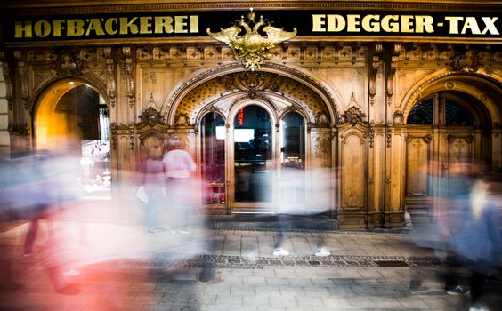 Lange belichtingsopname van financiële getal en berekeningen