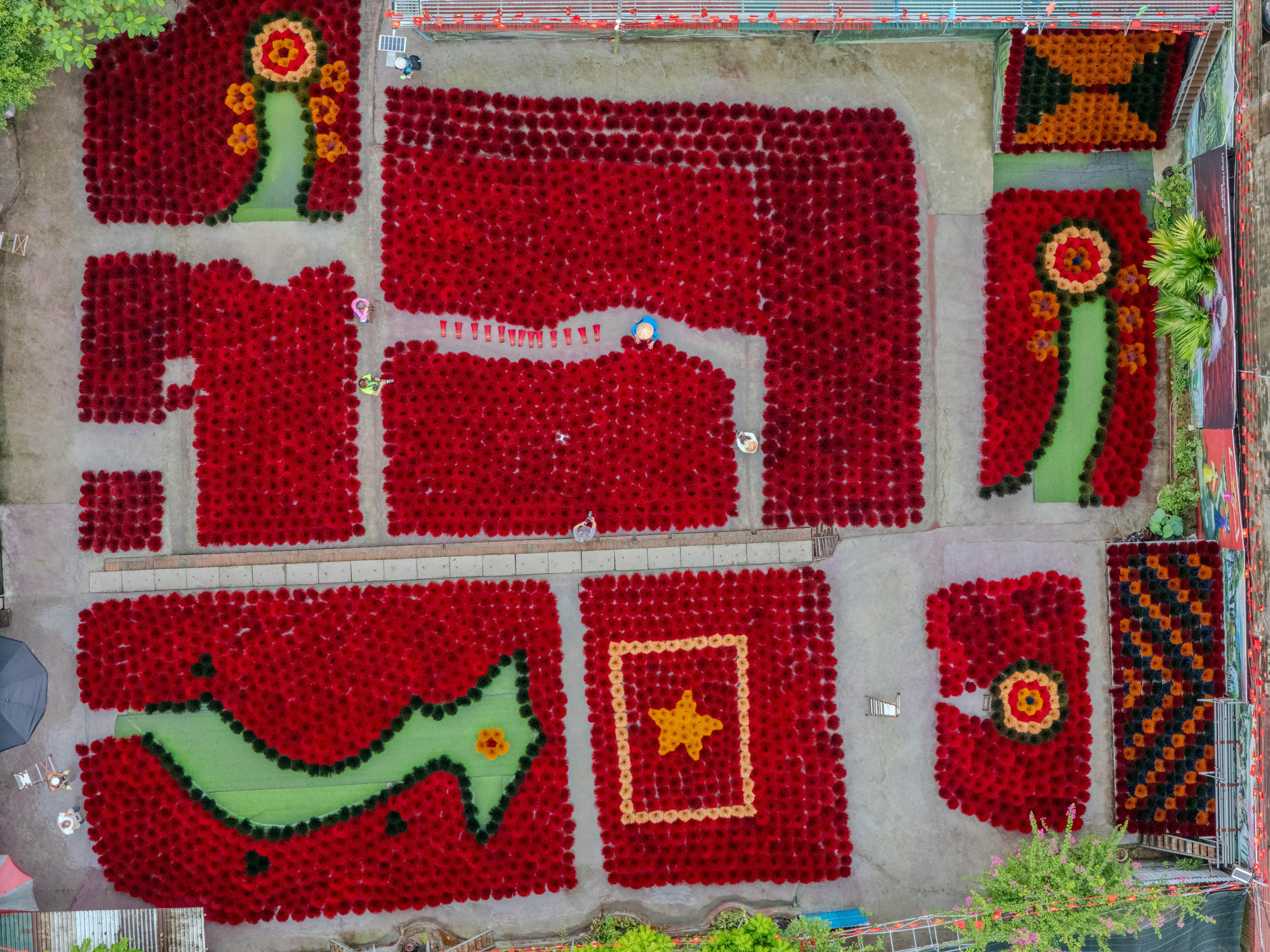 財經：現貨黃金價格大幅跳水，投資人應密切關注市場動態