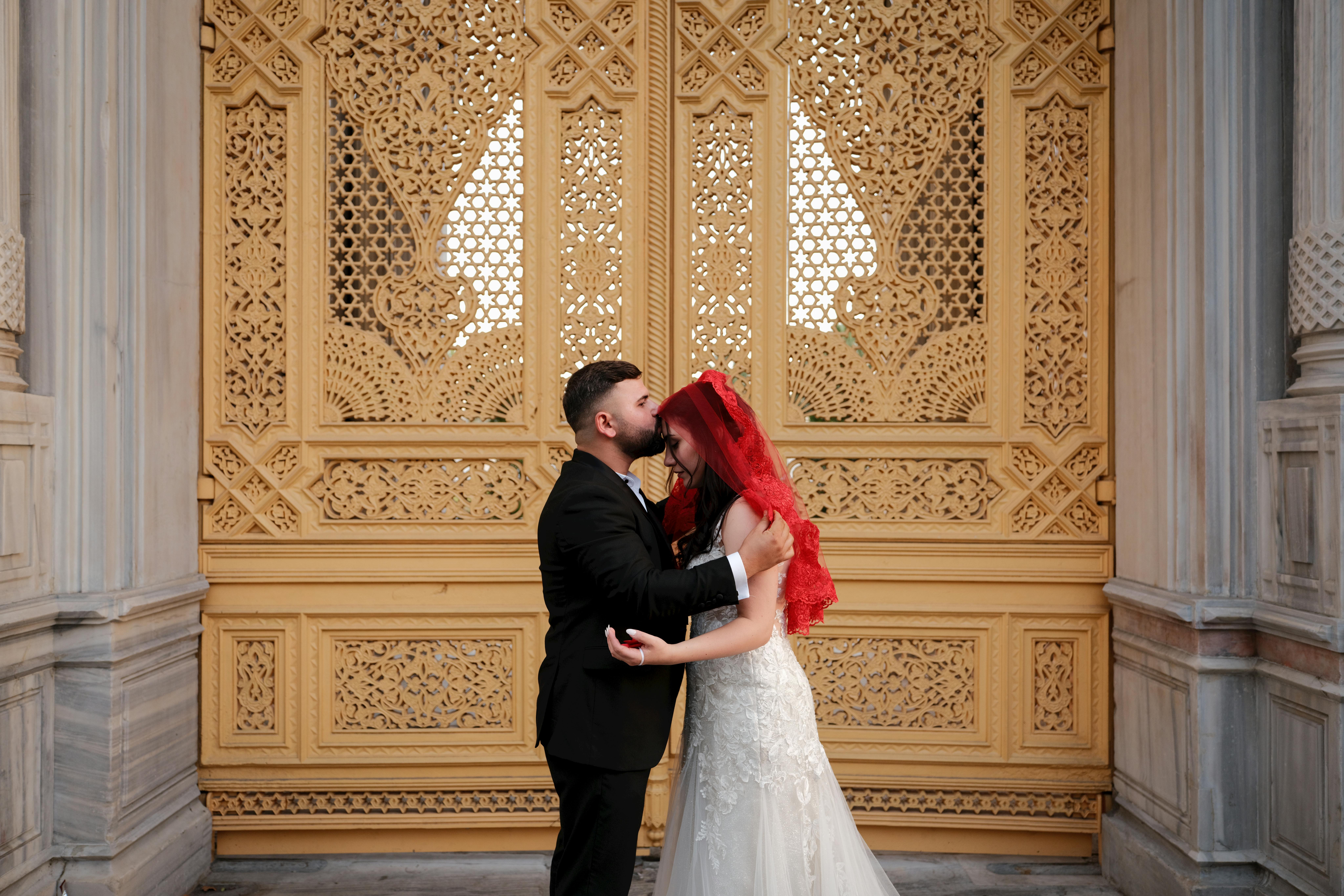 Celebrity Fragrance Trends and Perfume Sampling Guides