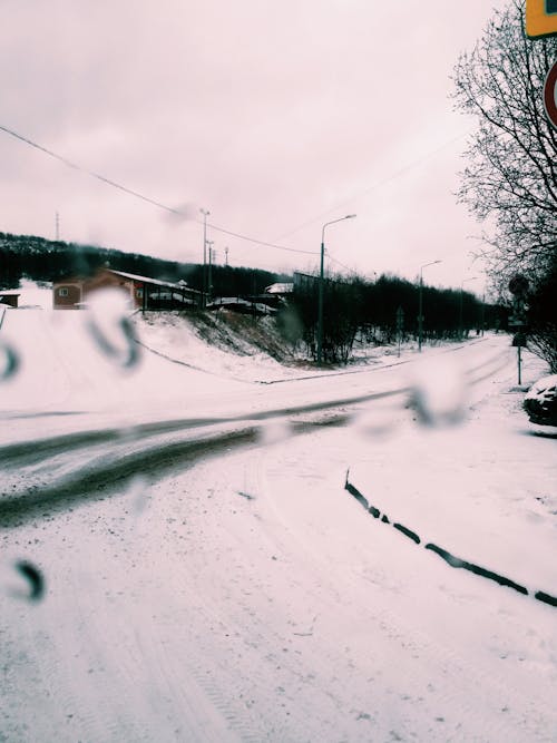 Kostenlos Foto Der Straße Während Des Verschneiten Tages Stock-Foto