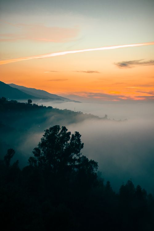 Serene Mountain Landscape at Sunset · Free Stock Photo