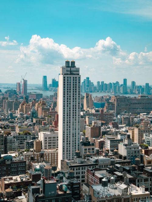 Free Aerial shot of New York City skyline on a clear day with a tall building in focus. Stock Photo