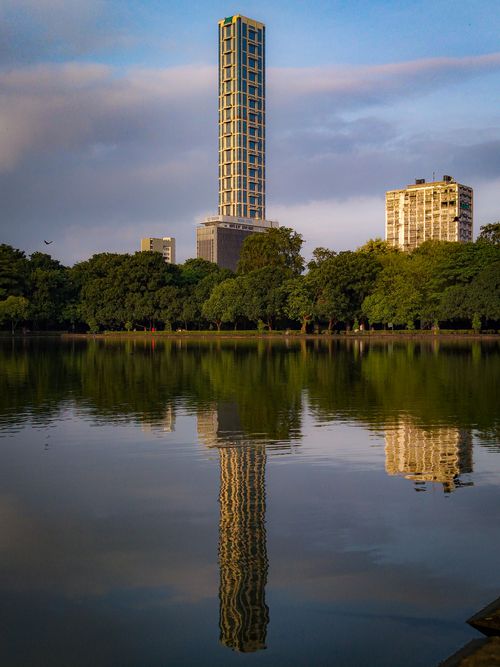 Free A stunning cityscape of Kolkata with modern skyscrapers reflected in serene water. Stock Photo