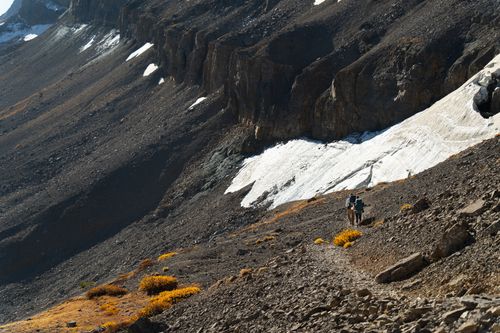 Free Hikers traverse rocky terrain in Grand Teton National Park, Wyoming. Stock Photo