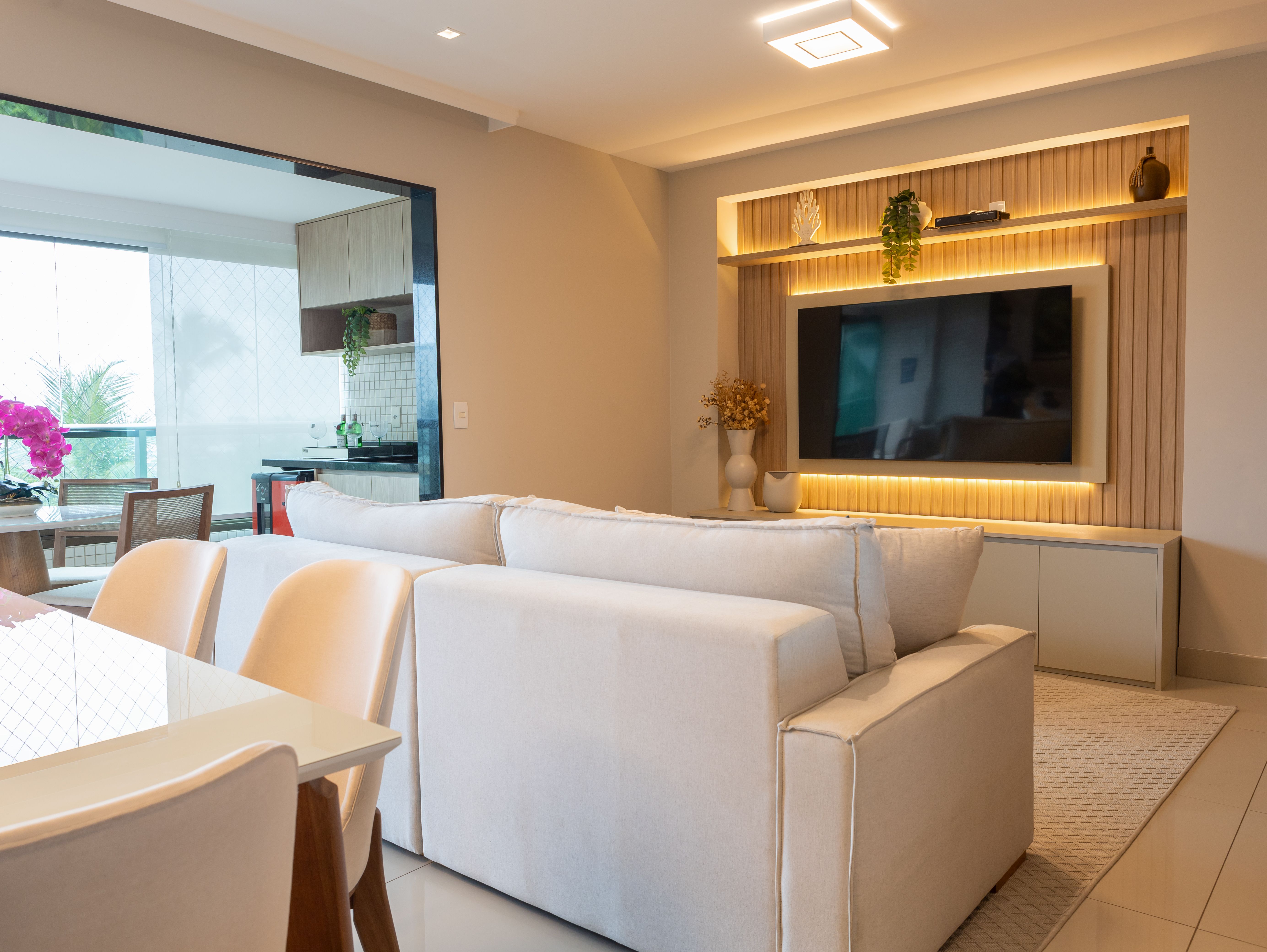 Sala De Estar Moderna Con Decoración Elegante En Salvador · Foto de ...