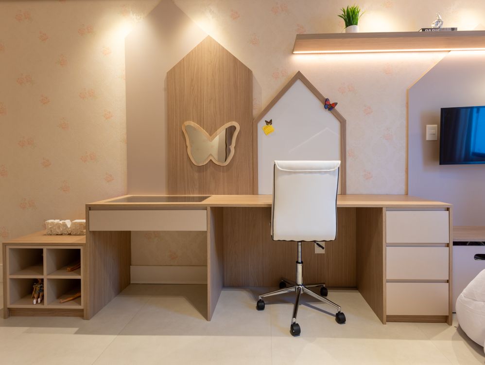 Cozy Child's Bedroom with Modern Decor and Desk · Free Stock Photo