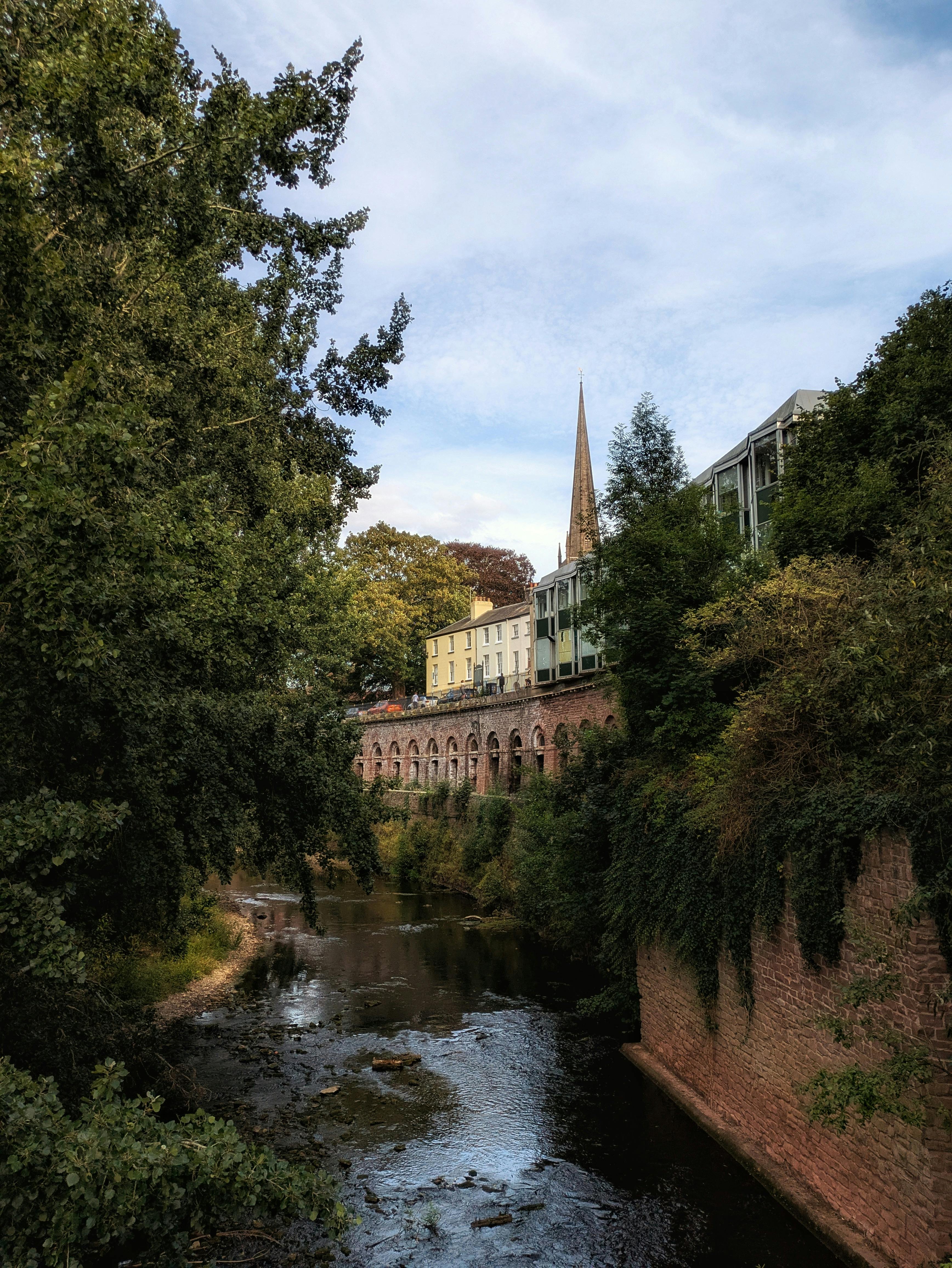 原句：
你是一名专业的文本编辑，擅长纠正由其他语言直译成中文时产生的不自然语序