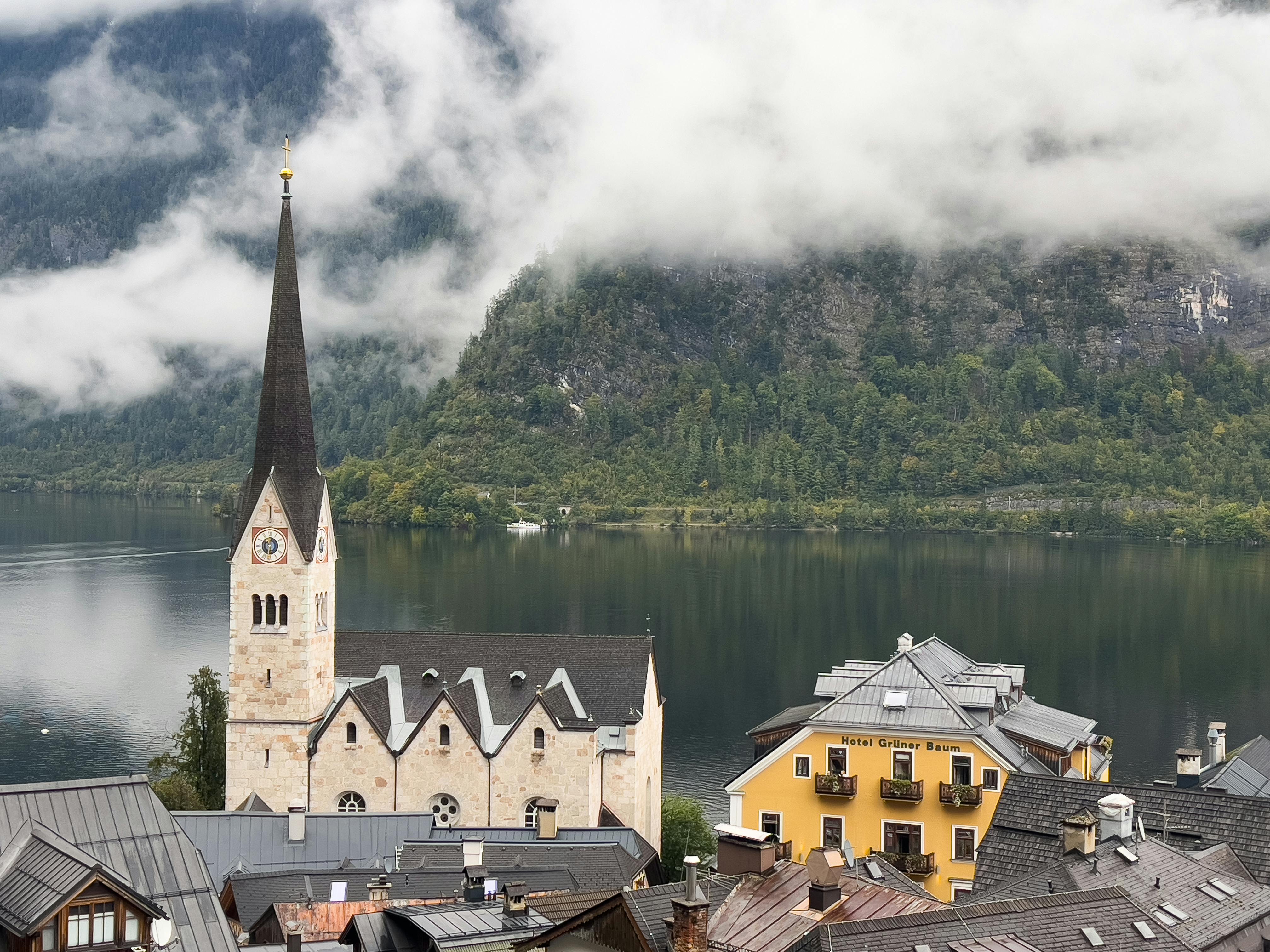 科技監測揭堰塞湖現況：湖面下切逾100公尺水勢湍急