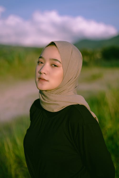 Shallow Focus Photography of Woman Wearing Gray Hijab